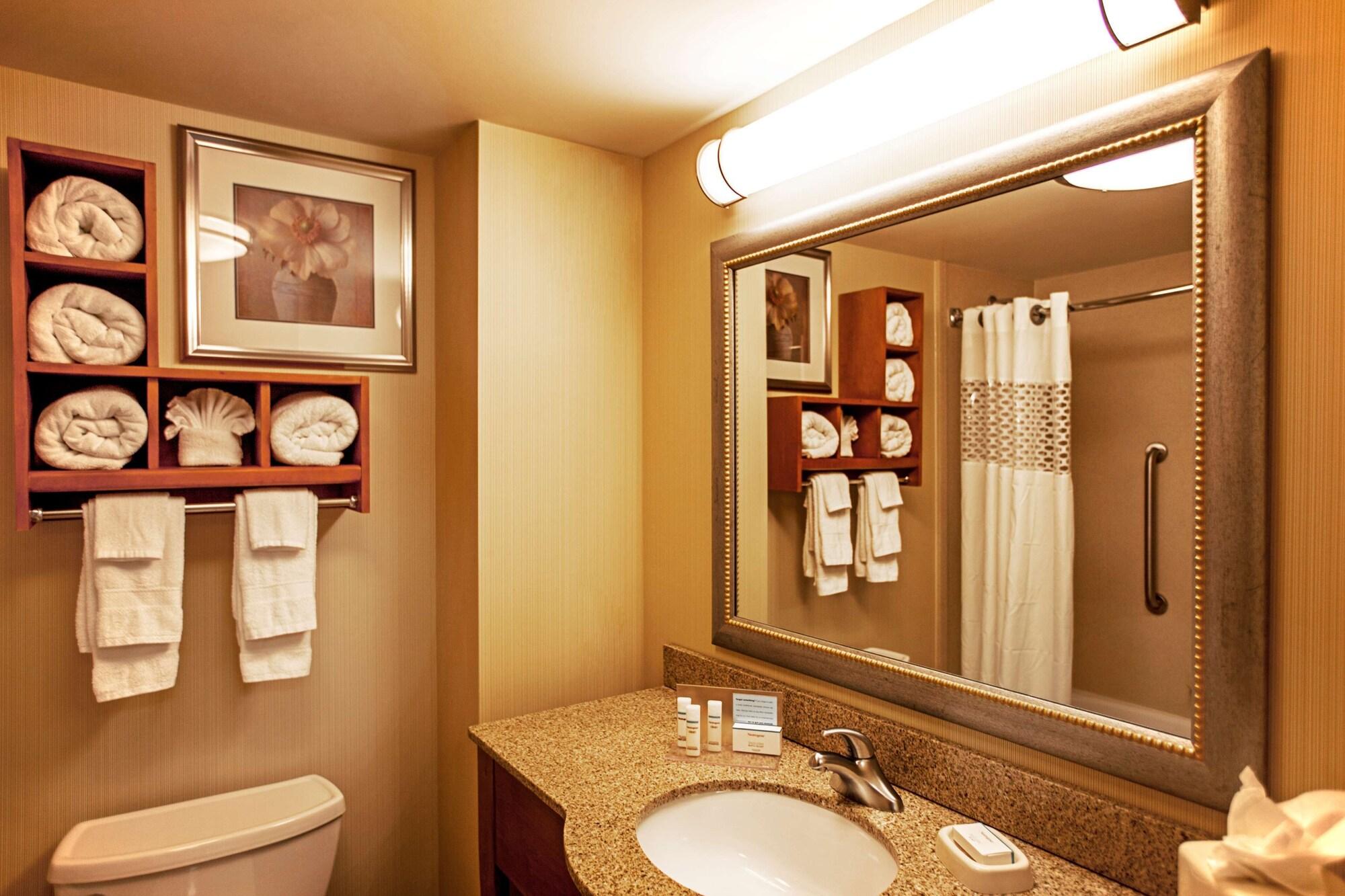 Hampton Inn New York - Laguardia Airport Екстериор снимка