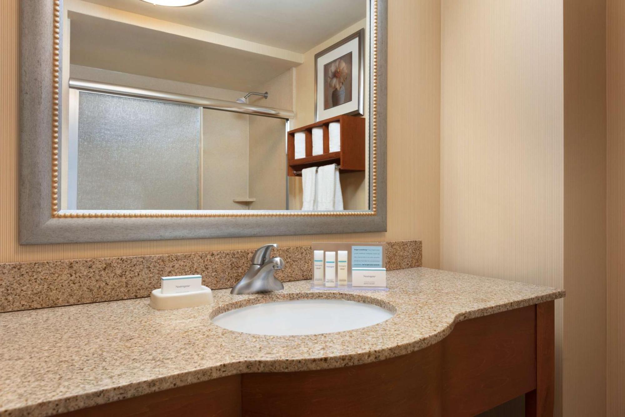 Hampton Inn New York - Laguardia Airport Екстериор снимка