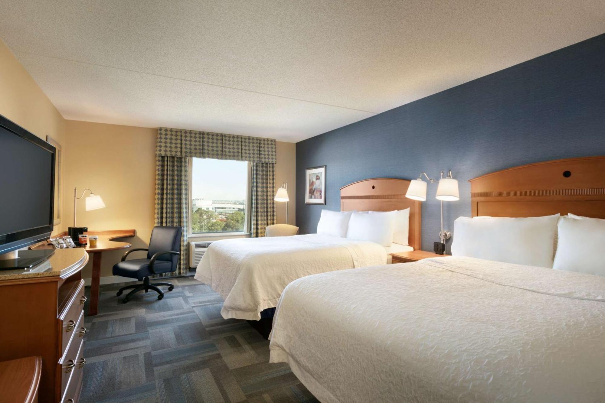 Hampton Inn New York - Laguardia Airport Екстериор снимка