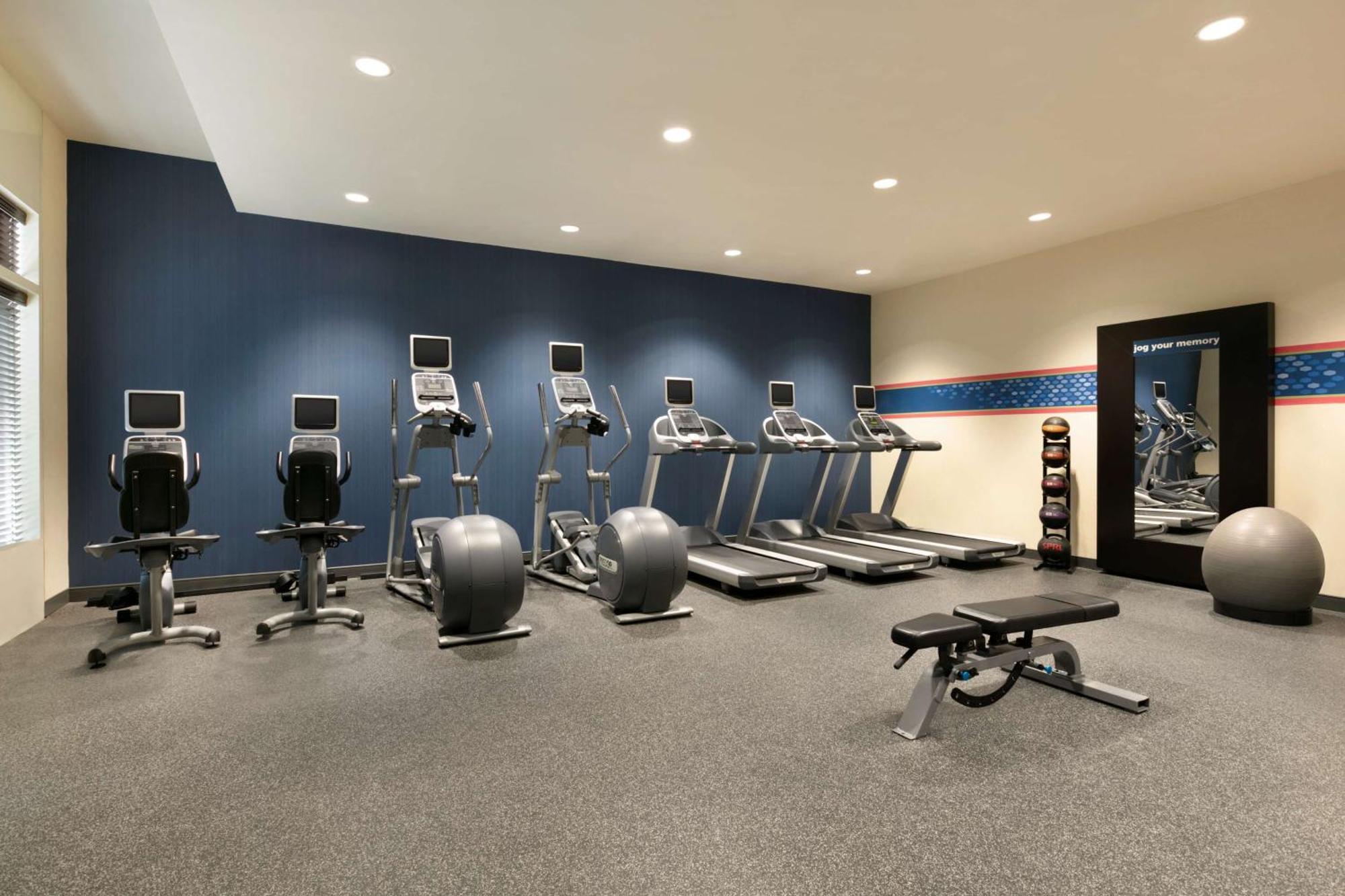 Hampton Inn New York - Laguardia Airport Екстериор снимка