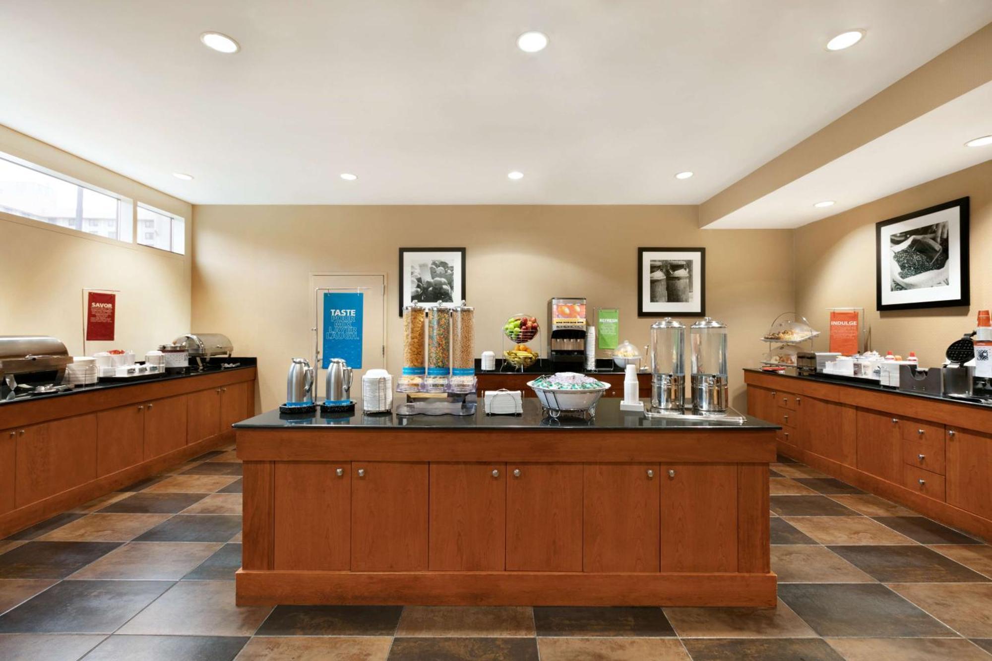 Hampton Inn New York - Laguardia Airport Екстериор снимка