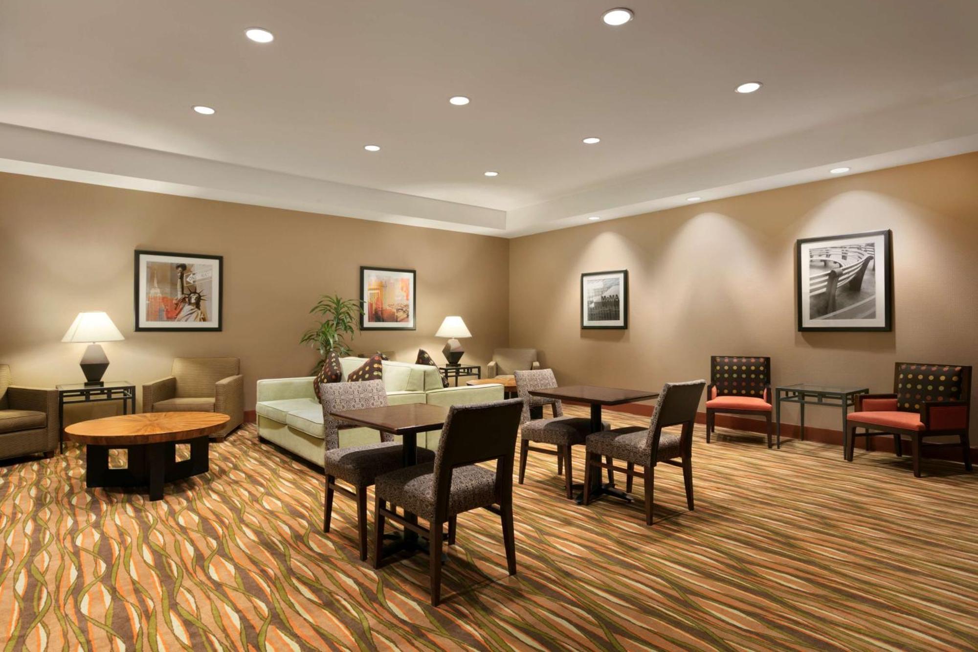 Hampton Inn New York - Laguardia Airport Екстериор снимка