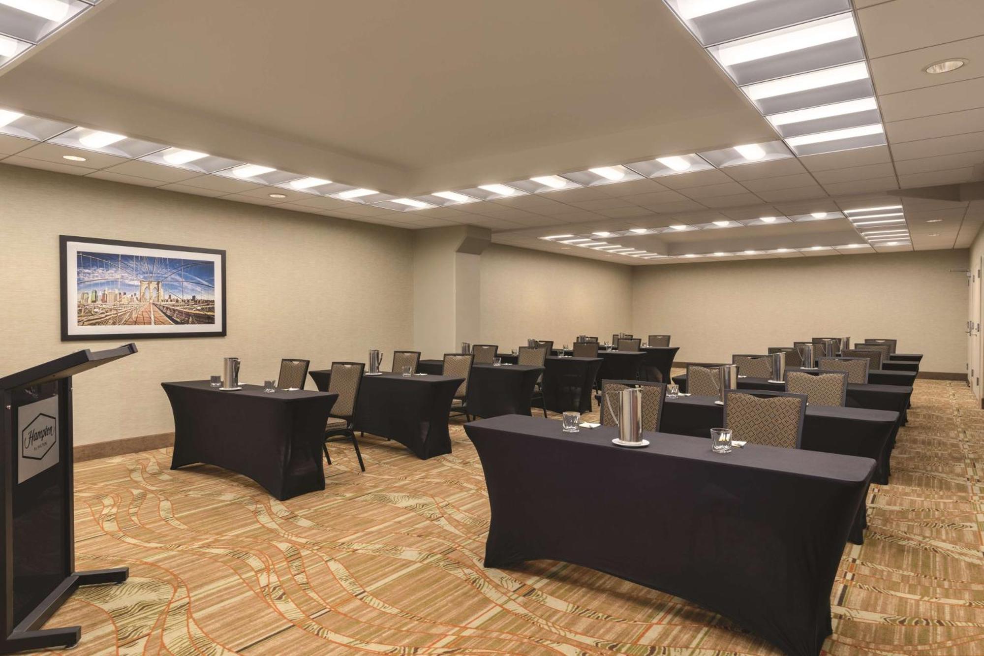 Hampton Inn New York - Laguardia Airport Екстериор снимка