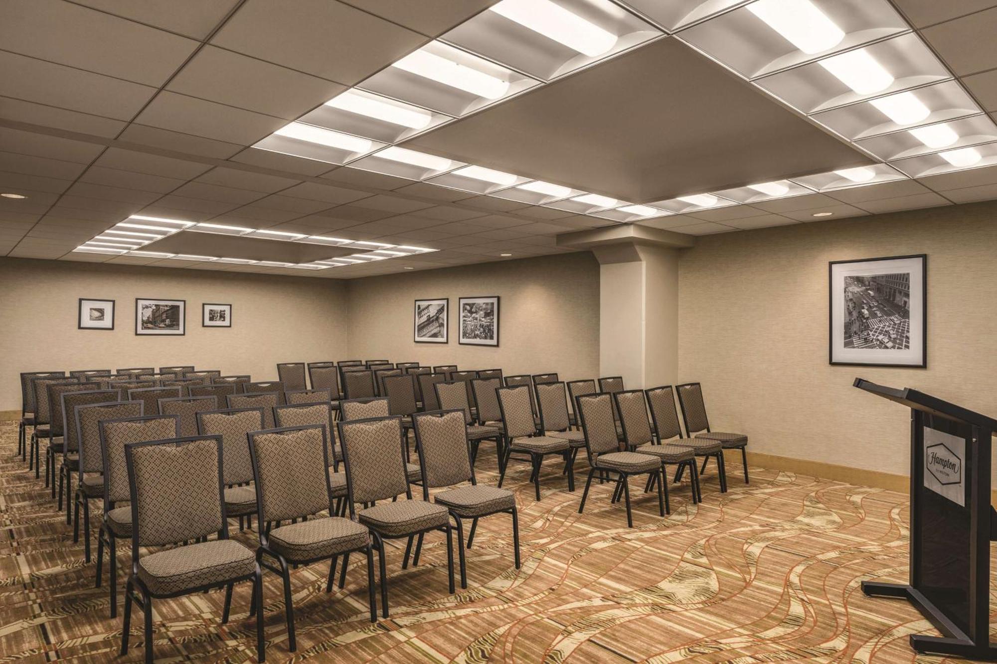 Hampton Inn New York - Laguardia Airport Екстериор снимка