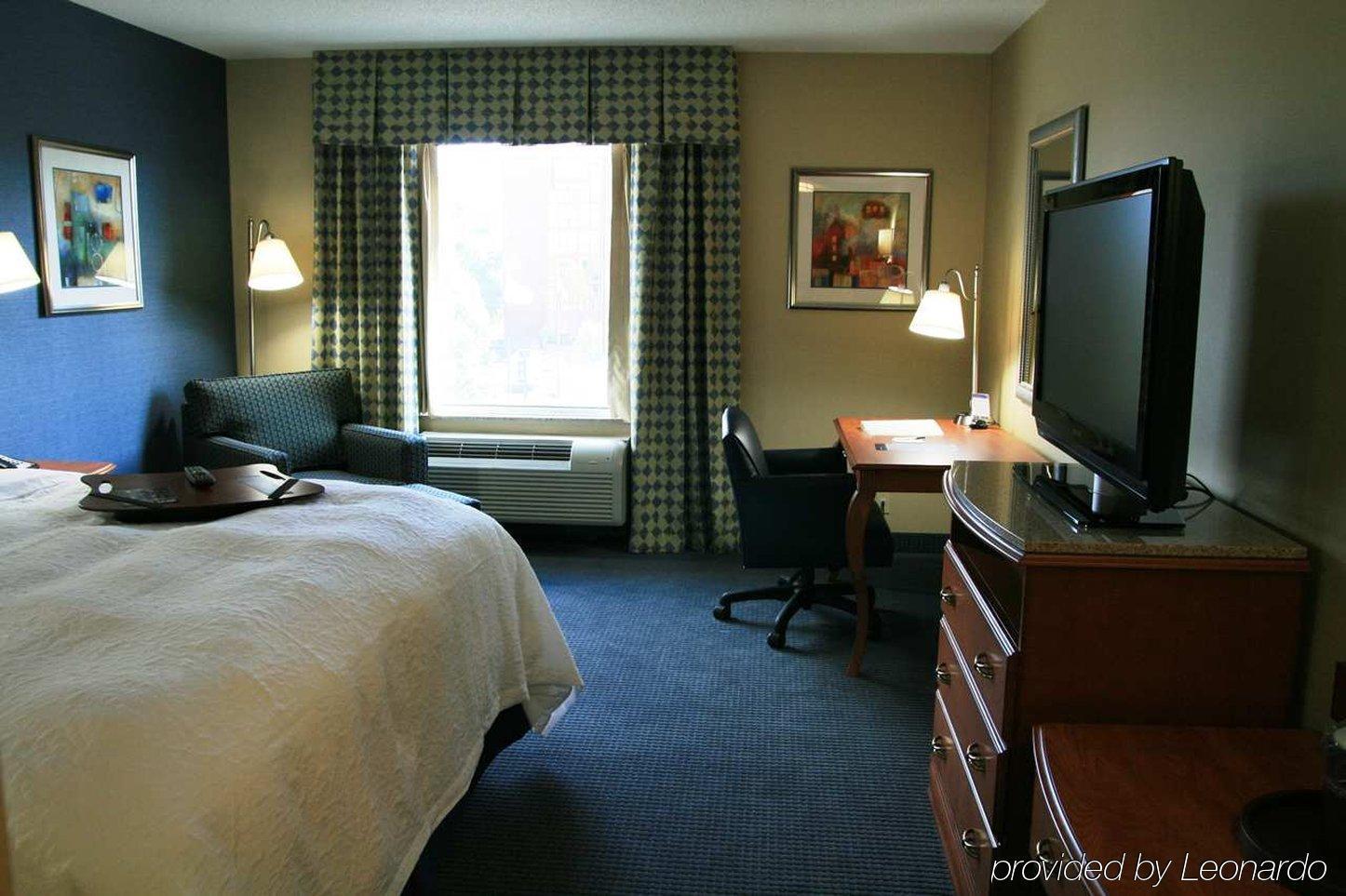 Hampton Inn New York - Laguardia Airport Стая снимка