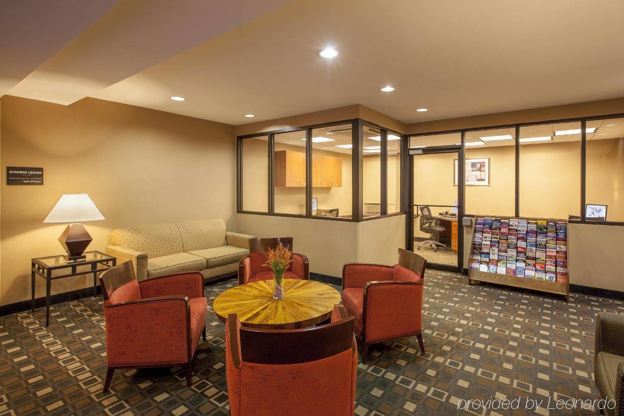 Hampton Inn New York - Laguardia Airport Екстериор снимка