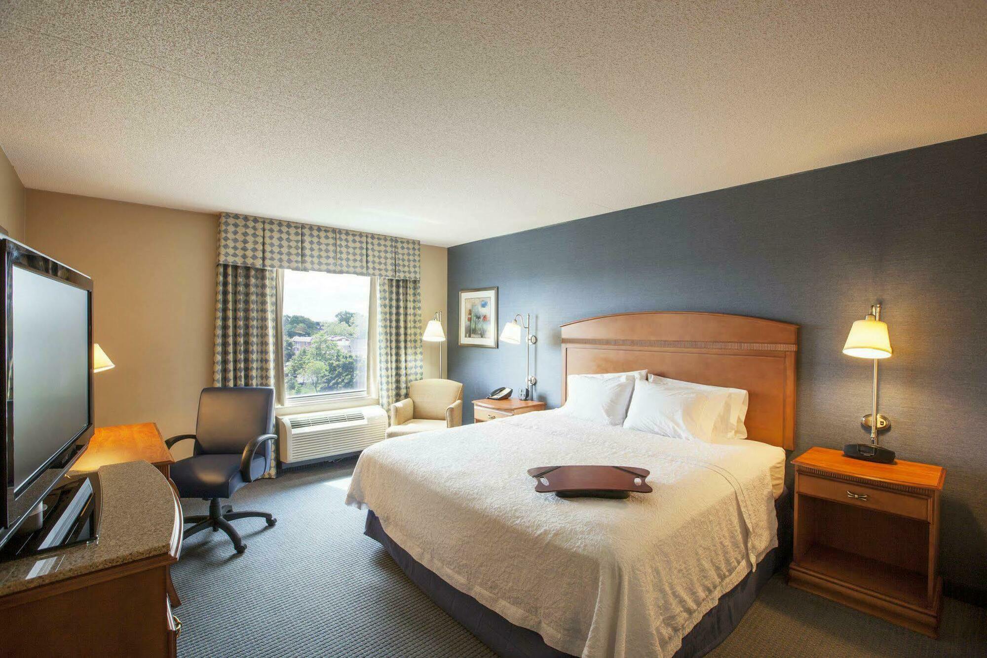 Hampton Inn New York - Laguardia Airport Екстериор снимка