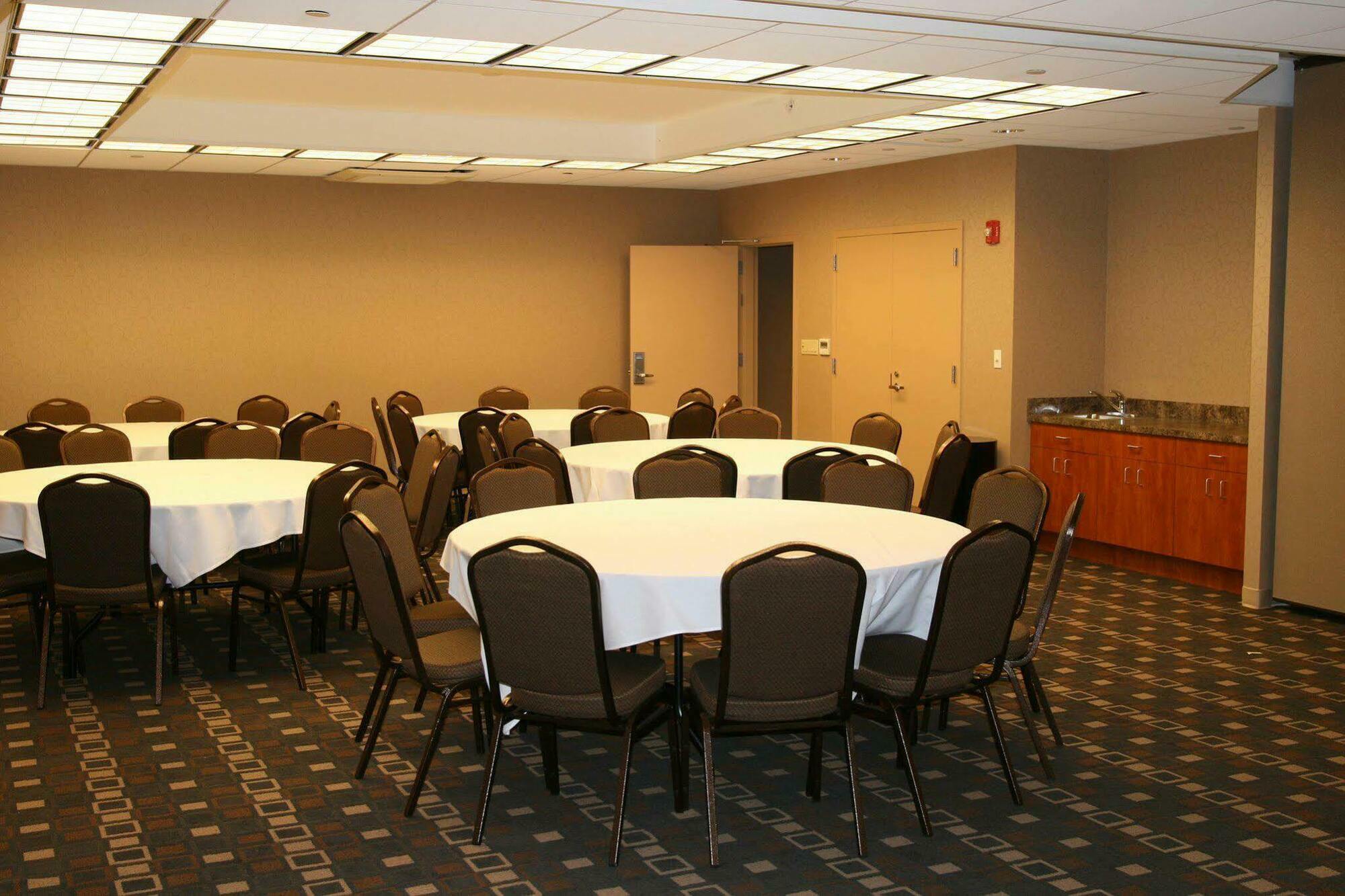 Hampton Inn New York - Laguardia Airport Екстериор снимка