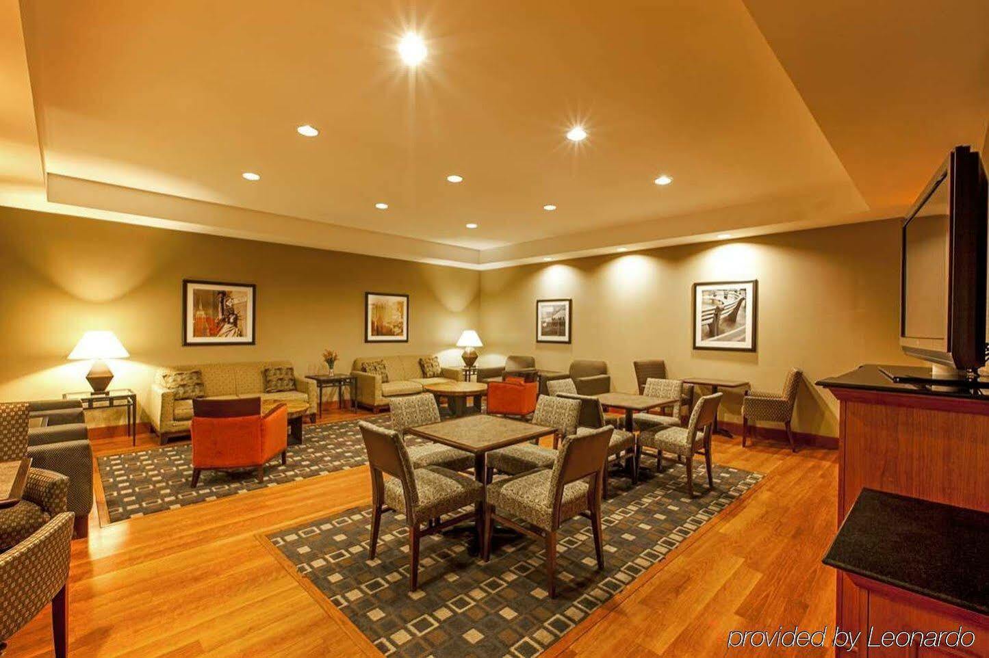 Hampton Inn New York - Laguardia Airport Екстериор снимка
